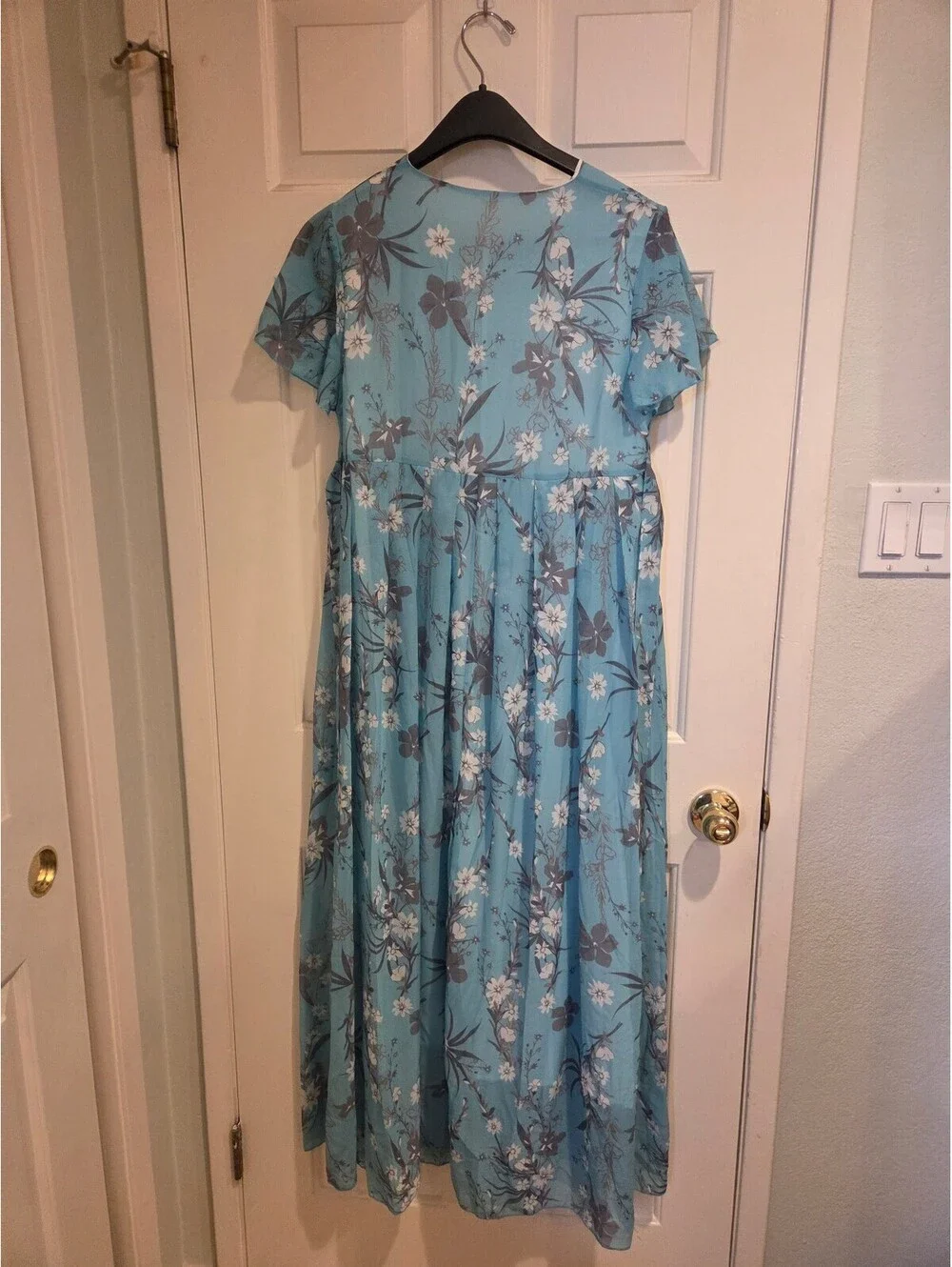 Made With <3 love - Women's Blue Floral Midi Dress Size M